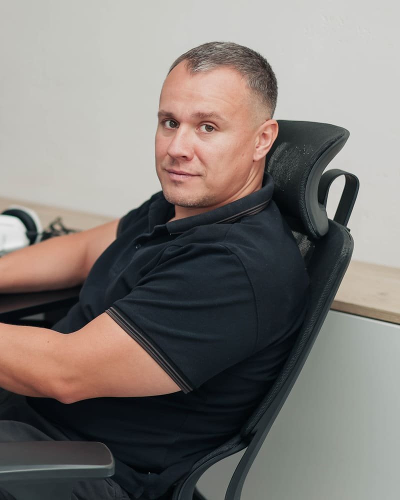 A member of the TekPiq team at their desk