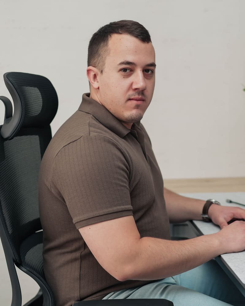 A member of the TekPiq team at their desk