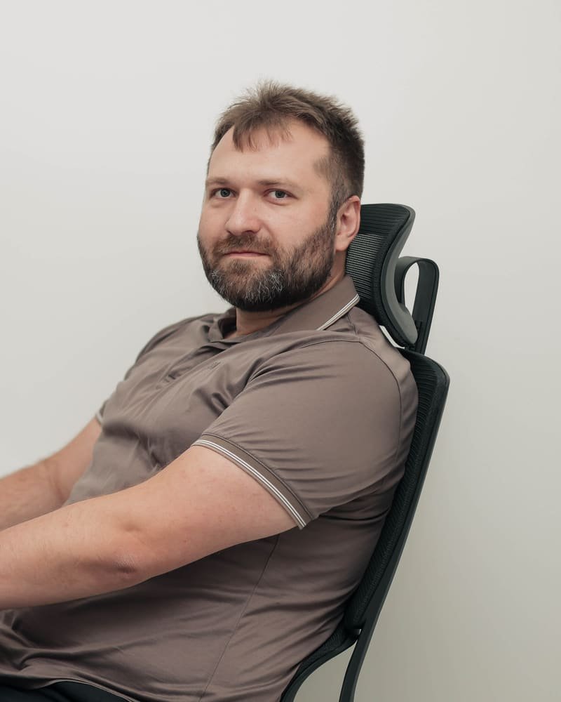 A member of the TekPiq team at their desk